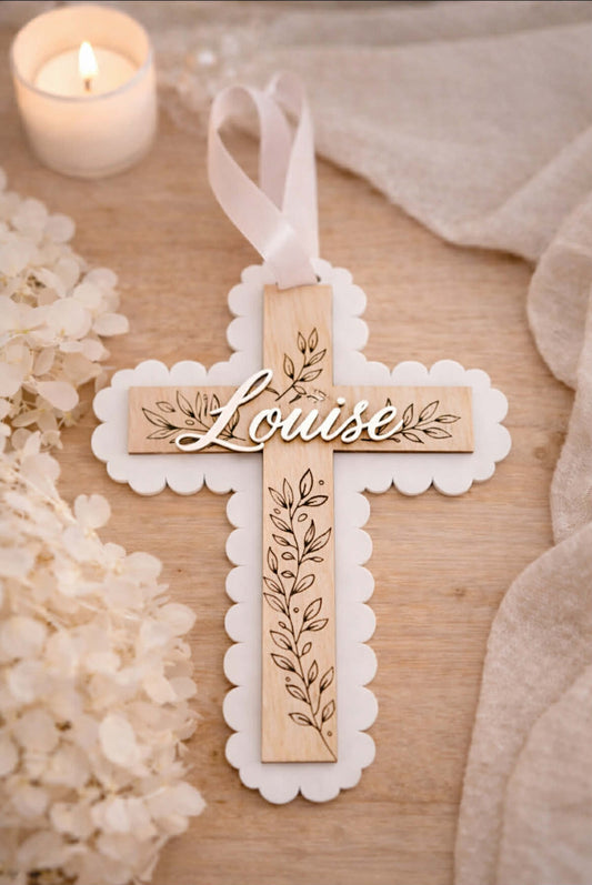 Croix de baptême personnalisée en bois et acrylique